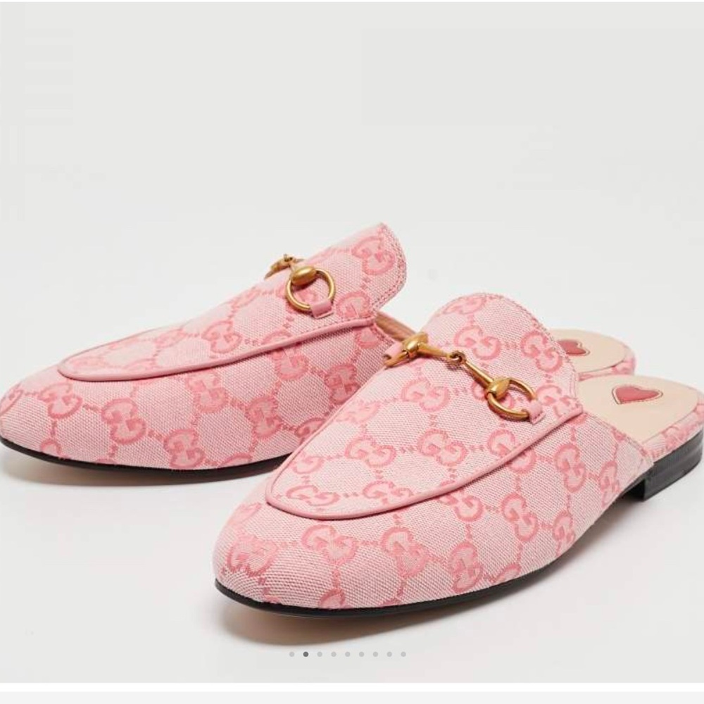 Gorgeous Gucci Princeton canvas mules